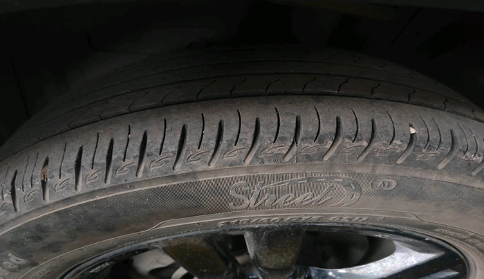 2019 Maruti Vitara Brezza ZDI AMT, Diesel, Automatic, 1,15,011 km, tyre