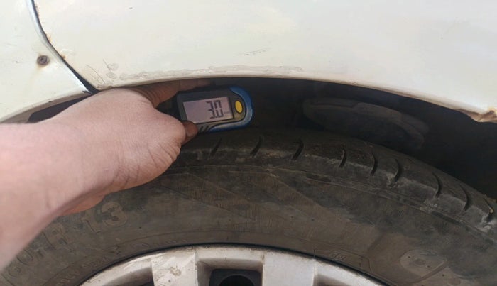 2013 Hyundai i10 MAGNA 1.1, Petrol, Manual, 1,79,776 km, tyre