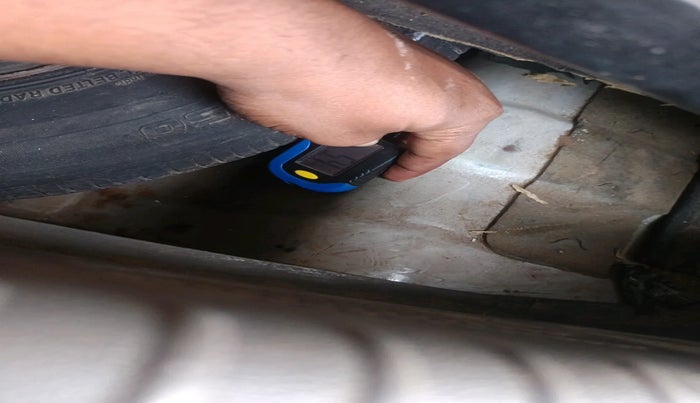 2013 Hyundai i10 MAGNA 1.1, Petrol, Manual, 1,79,776 km, tyre