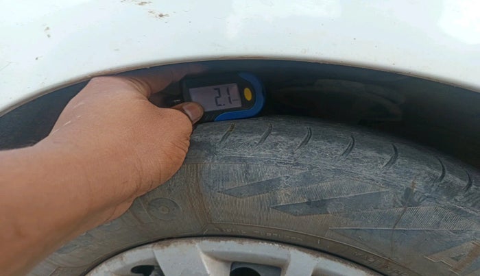 2013 Hyundai i10 MAGNA 1.1, Petrol, Manual, 1,79,776 km, tyre