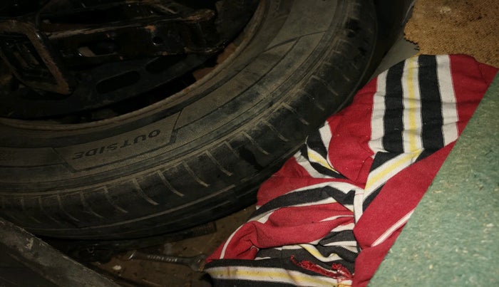 2011 Hyundai i10 MAGNA 1.2, Petrol, Manual, 1,18,110 km, tyre