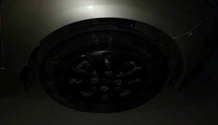 2011 Hyundai i10 MAGNA 1.2, Petrol, Manual, 1,18,110 km, tyre