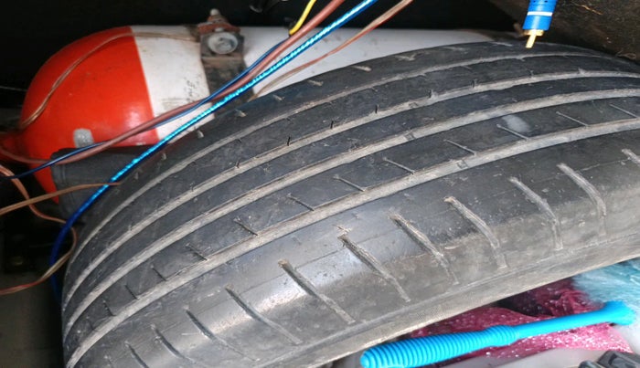 2019 Mahindra XUV300 W4 1.2 PETROL, Petrol, Manual, 1,39,618 km, tyre