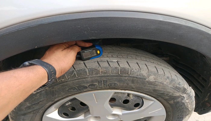 2019 Mahindra XUV300 W4 1.2 PETROL, Petrol, Manual, 1,39,618 km, tyre