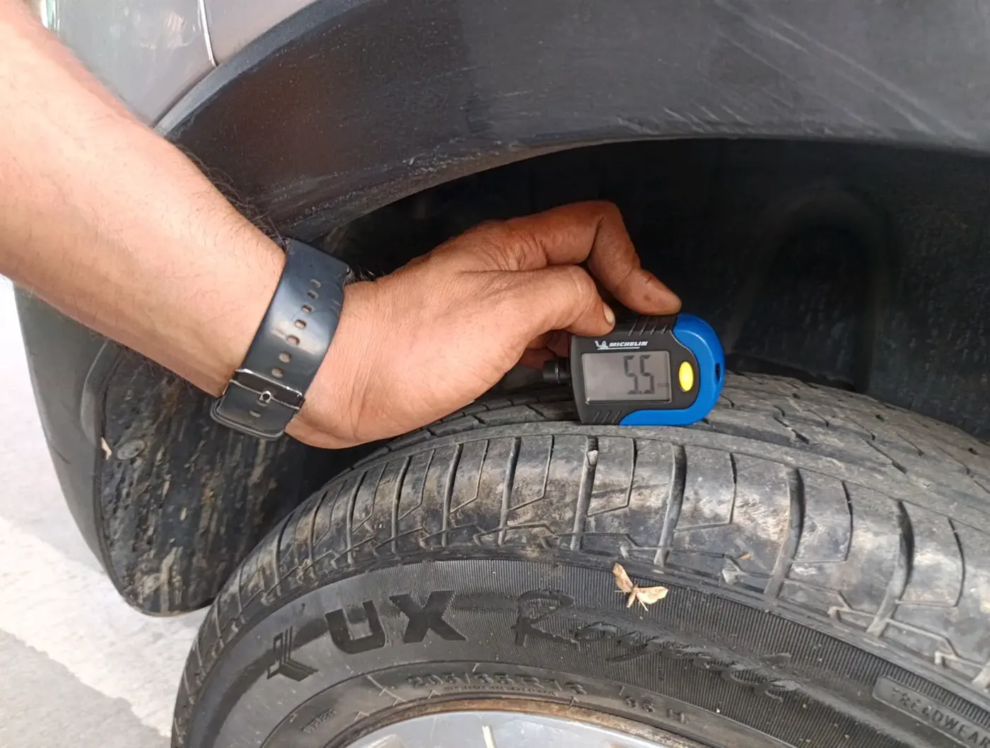 2019 Mahindra XUV300 W4 1.2 PETROL, Petrol, Manual, 1,40,000 km, tyre