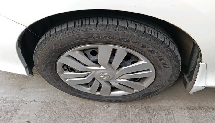 2016 Honda City 1.5L I-VTEC SV CVT, Petrol, Automatic, 1,18,560 km, tyre