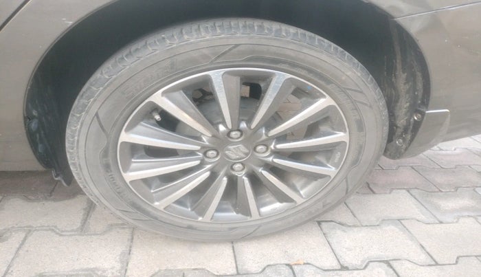 2019 Maruti Ciaz ALPHA  AT 1.5 SHVS PETROL, Petrol, Automatic, 43,449 km, tyre