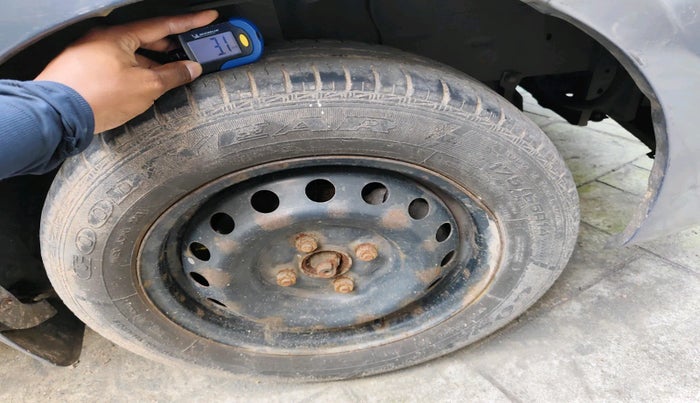 2013 Toyota Etios Liva G, Petrol, Manual, 43,948 km, tyre