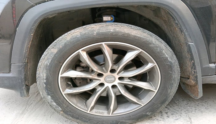 2020 Jeep Compass LIMITED PLUS 2.0 DIESEL 4X4 AT, Diesel, Automatic, 1,15,933 km, tyre