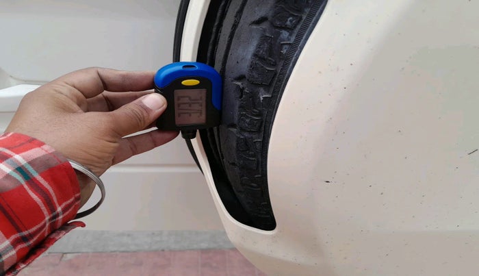 2015 Mahindra TUV300 T8, Diesel, Manual, 76,737 km, tyre