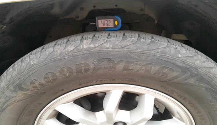 2015 Mahindra TUV300 T8, Diesel, Manual, 76,737 km, tyre