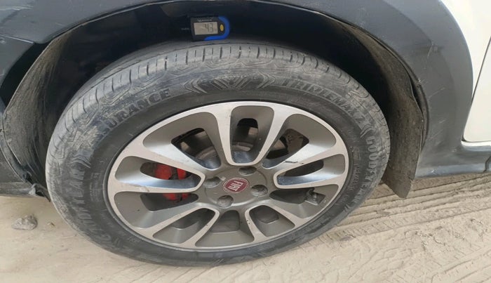 2015 Fiat Avventura ACTIVE MULTIJET 1.3, Diesel, Manual, 81,414 km, tyre