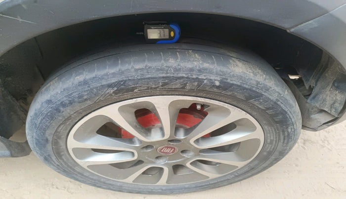 2015 Fiat Avventura ACTIVE MULTIJET 1.3, Diesel, Manual, 81,414 km, tyre