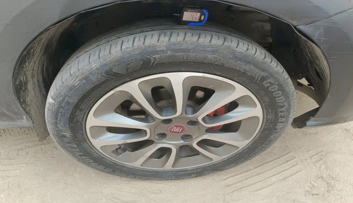 2015 Fiat Avventura ACTIVE MULTIJET 1.3, Diesel, Manual, 81,414 km, tyre