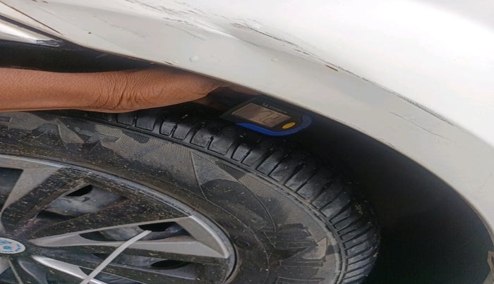 2011 Mahindra Verito 1.5 D4 BS III, Diesel, Manual, 1,51,629 km, tyre