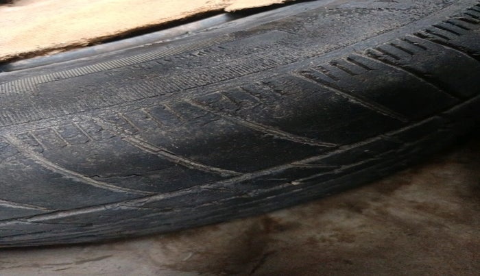 2011 Mahindra Verito 1.5 D4 BS III, Diesel, Manual, 1,51,629 km, tyre