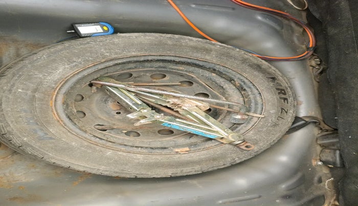 2016 Hyundai Eon MAGNA +, Petrol, Manual, 42,432 km, tyre