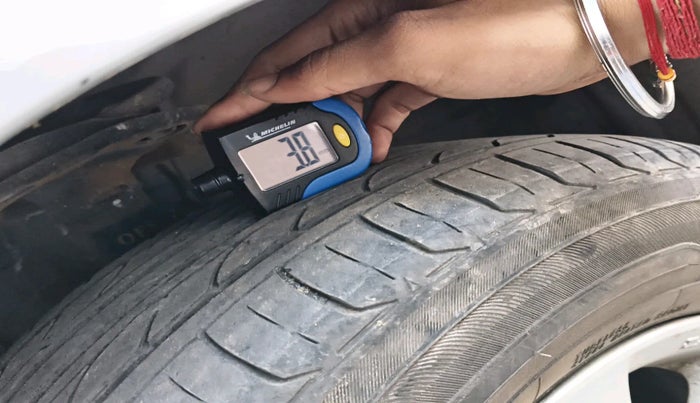 2016 Toyota Corolla Altis G CVT PETROL, Petrol, Automatic, 1,43,394 km, tyre