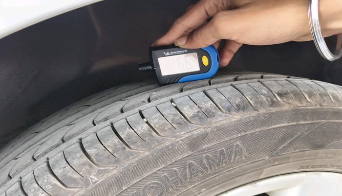 2016 Toyota Corolla Altis G CVT PETROL, Petrol, Automatic, 1,43,394 km, tyre