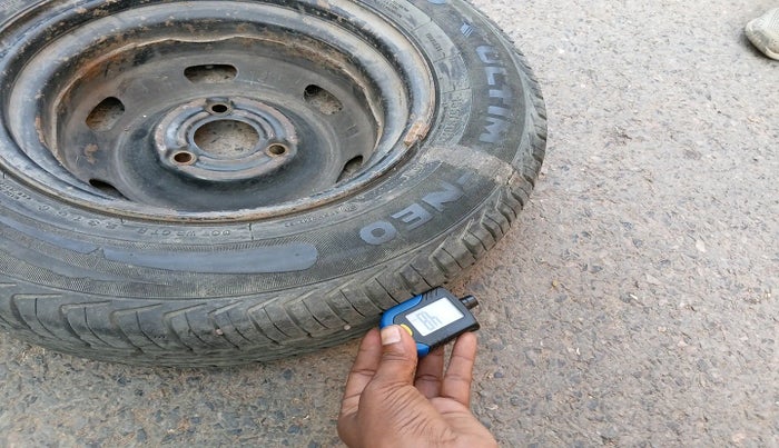 2016 Renault Kwid RXT 0.8, Petrol, Manual, 69,884 km, tyre