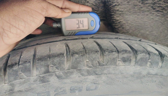 2016 Skoda Octavia AMBITION 1.4 TSI, Petrol, Manual, 80,500 km, tyre