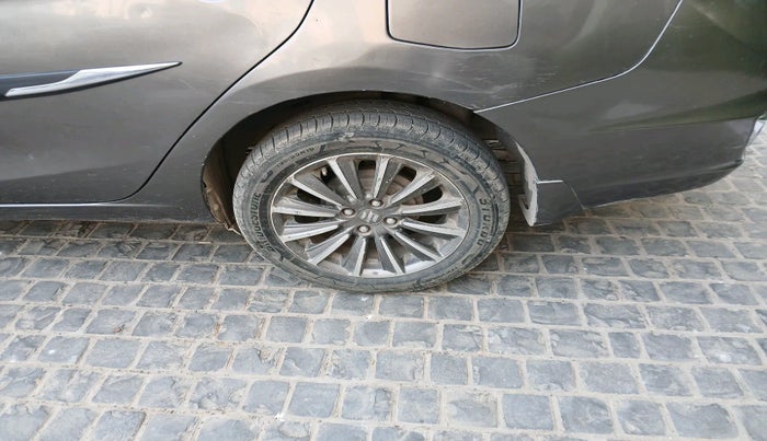 2019 Maruti Ciaz ALPHA  AT 1.5 SHVS PETROL, Petrol, Automatic, 85,987 km, tyre