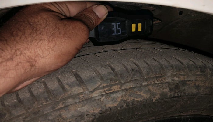 2011 Hyundai Verna FLUIDIC 1.6 CRDI SX, Diesel, Manual, 1,08,118 km, tyre