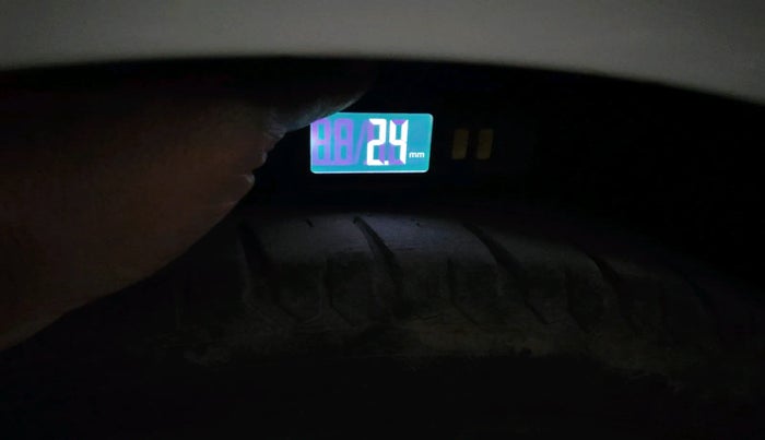 2011 Hyundai Verna FLUIDIC 1.6 CRDI SX, Diesel, Manual, 1,08,118 km, tyre