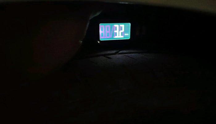 2011 Hyundai Verna FLUIDIC 1.6 CRDI SX, Diesel, Manual, 1,08,118 km, tyre