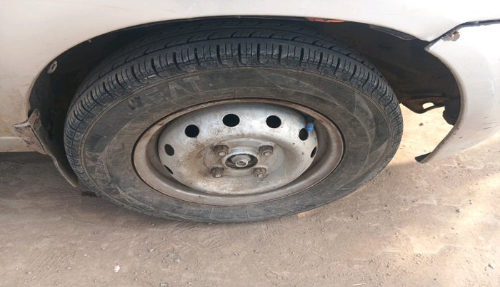 2010 Maruti Alto LXI, Petrol, Manual, 40,495 km, tyre