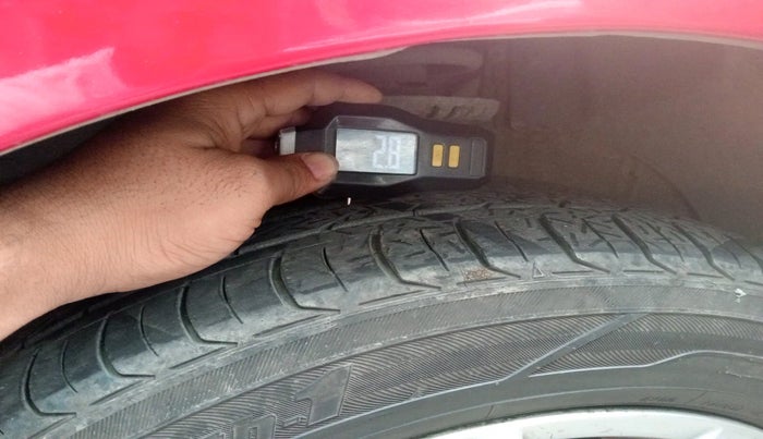 2016 Volkswagen Polo HIGHLINE1.2L, Petrol, Manual, 1,57,338 km, tyre