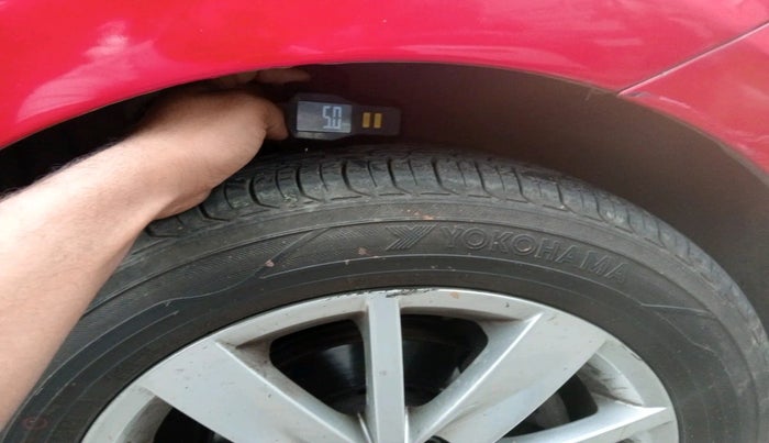 2016 Volkswagen Polo HIGHLINE1.2L, Petrol, Manual, 1,57,338 km, tyre