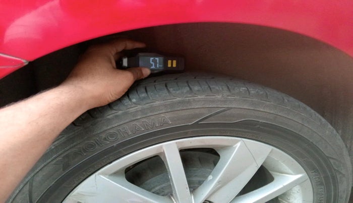 2016 Volkswagen Polo HIGHLINE1.2L, Petrol, Manual, 1,57,338 km, tyre