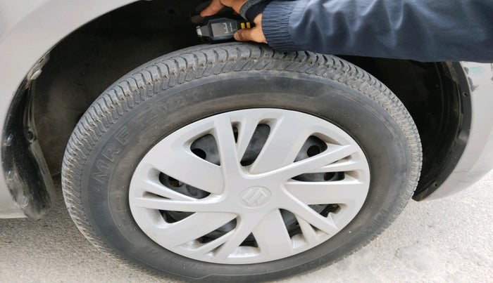 2015 Maruti Swift VXI, Petrol, Manual, 42,269 km, tyre