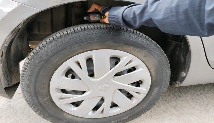 2015 Maruti Swift VXI, Petrol, Manual, 42,269 km, tyre