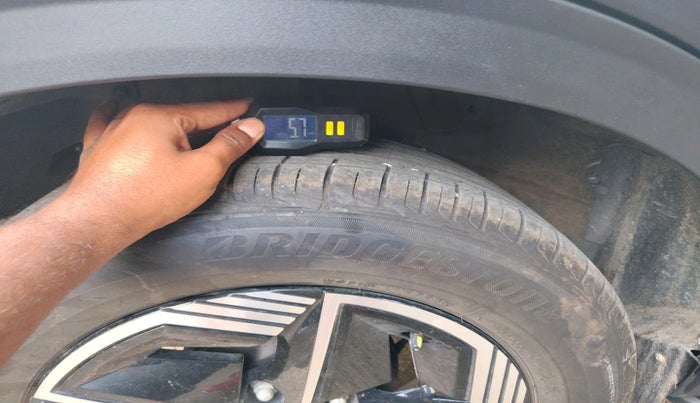 2023 Tata NEXON FEARLESS + SUNROOF DUAL TONE 1.2 PETROL, Petrol, Manual, 12,977 km, tyre