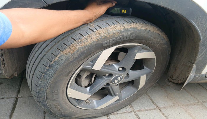 2021 Hyundai VENUE SX (O) 1.5 CRDI, Diesel, Manual, 1,25,636 km, tyre