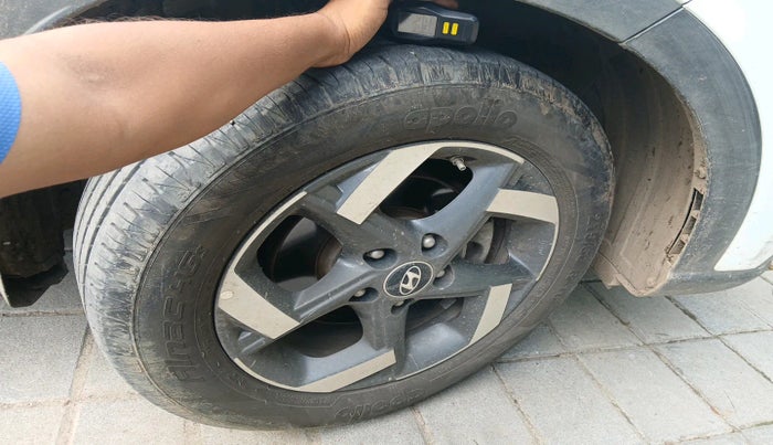 2021 Hyundai VENUE SX (O) 1.5 CRDI, Diesel, Manual, 1,25,636 km, tyre