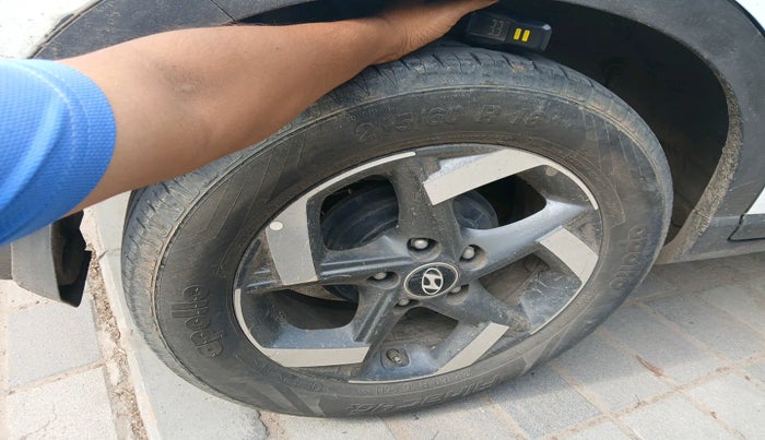 2021 Hyundai VENUE SX (O) 1.5 CRDI, Diesel, Manual, 1,25,636 km, tyre