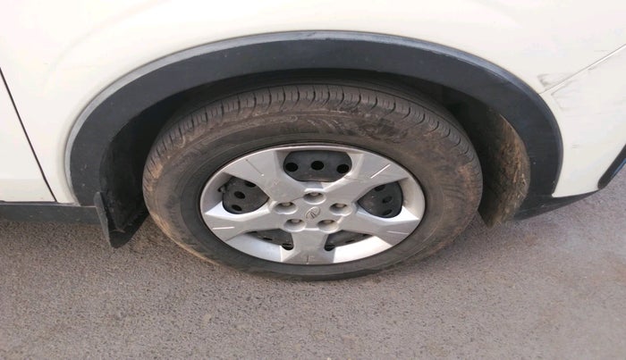 2021 Mahindra XUV300 W6 1.5 Sunroof Diesel, Diesel, Manual, 67,316 km, tyre