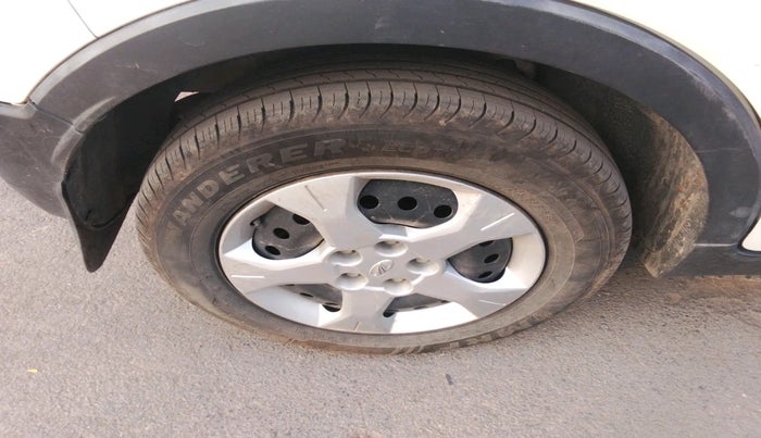 2021 Mahindra XUV300 W6 1.5 Sunroof Diesel, Diesel, Manual, 67,316 km, tyre