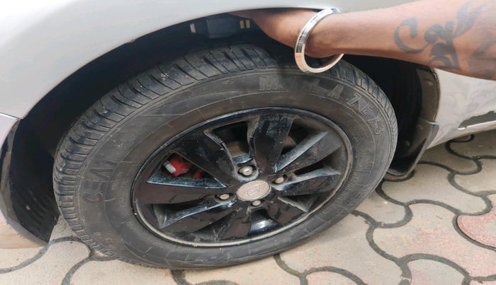 2012 Hyundai i20 SPORTZ 1.2, Petrol, Manual, 64,104 km, tyre