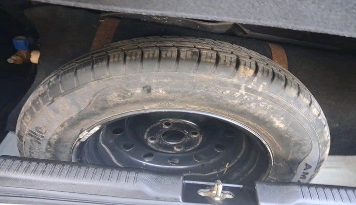 2022 Maruti Swift VXI AMT, Petrol, Automatic, 67,433 km, tyre