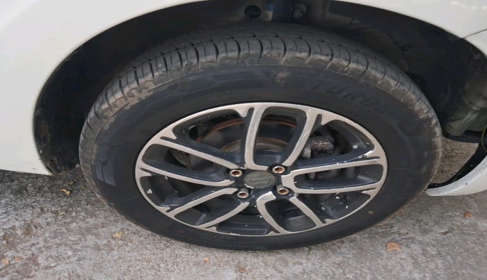 2022 Maruti Swift VXI AMT, Petrol, Automatic, 67,433 km, tyre