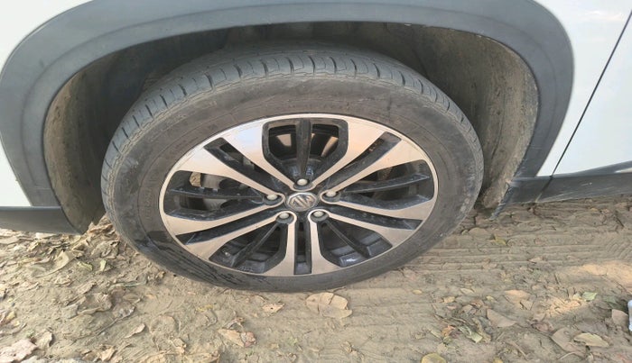 2022 MG HECTOR PLUS SELECT 2.0 DIESEL TURBO MT 7-STR, Diesel, Manual, 69,930 km, tyre