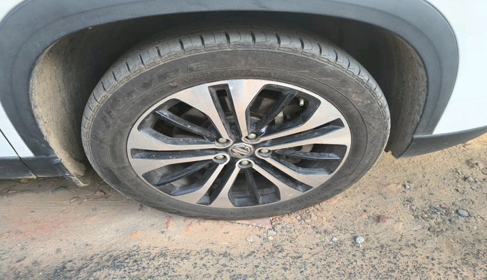 2022 MG HECTOR PLUS SELECT 2.0 DIESEL TURBO MT 7-STR, Diesel, Manual, 69,930 km, tyre