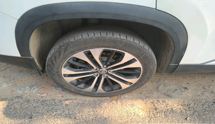 2022 MG HECTOR PLUS SELECT 2.0 DIESEL TURBO MT 7-STR, Diesel, Manual, 69,930 km, tyre