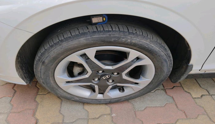 2024 Hyundai NEW I20 SPORTZ 1.2 MT, Petrol, Manual, 6,058 km, tyre