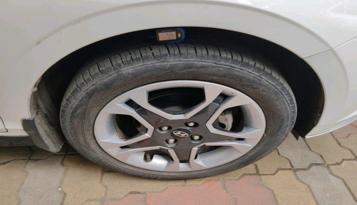 2024 Hyundai NEW I20 SPORTZ 1.2 MT, Petrol, Manual, 6,058 km, tyre