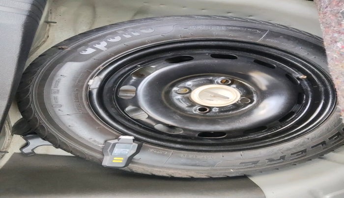 2011 Ford Figo TITANIUM 1.2 PETROL, Petrol, Manual, 80,416 km, tyre